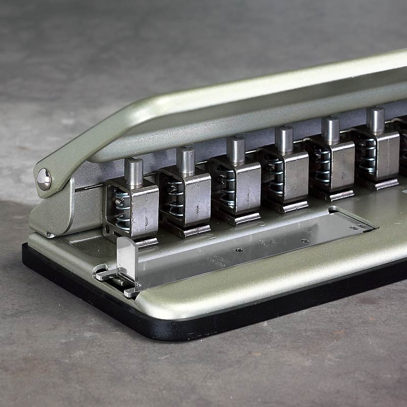 Circa Universal Discbound Notebook Desk Punch