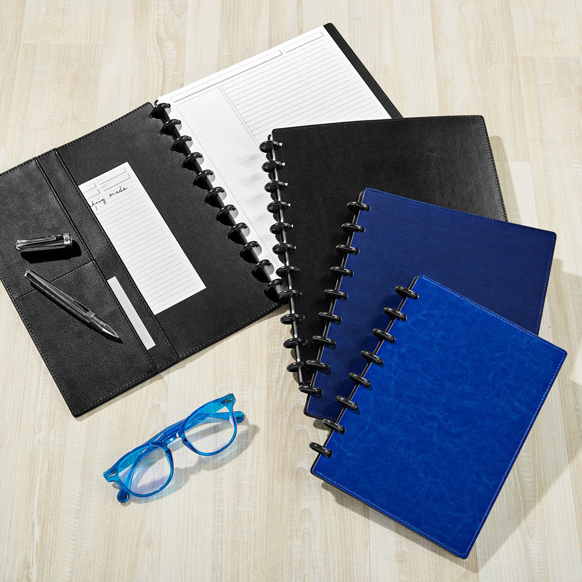Levenger Circa Smooth Sliver Discbound Notebook with Pockets